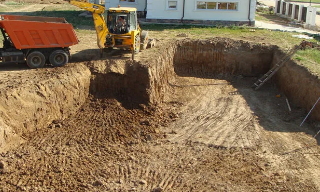 Рытье котлованов под фундамент в Апатитах – цена от 2645 руб. за м3 | 2Землекопа-Птт